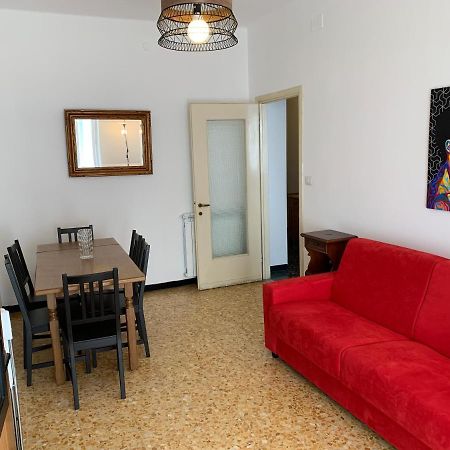 Casa Bianca 2 - Confortevole In Centro A Монеглия Екстериор снимка