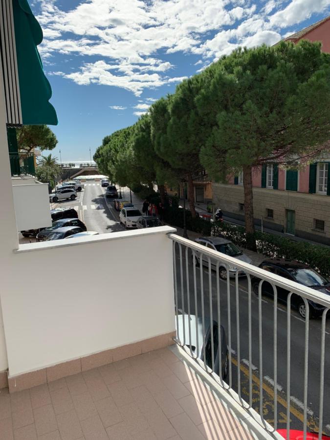 Casa Bianca 2 - Confortevole In Centro A Монеглия Екстериор снимка