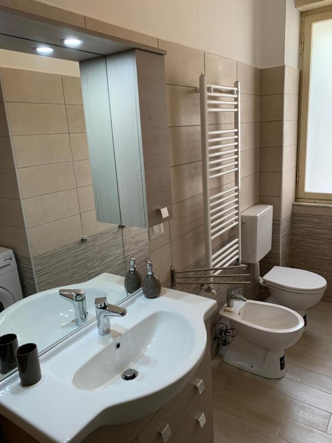 Casa Bianca 2 - Confortevole In Centro A Монеглия Екстериор снимка