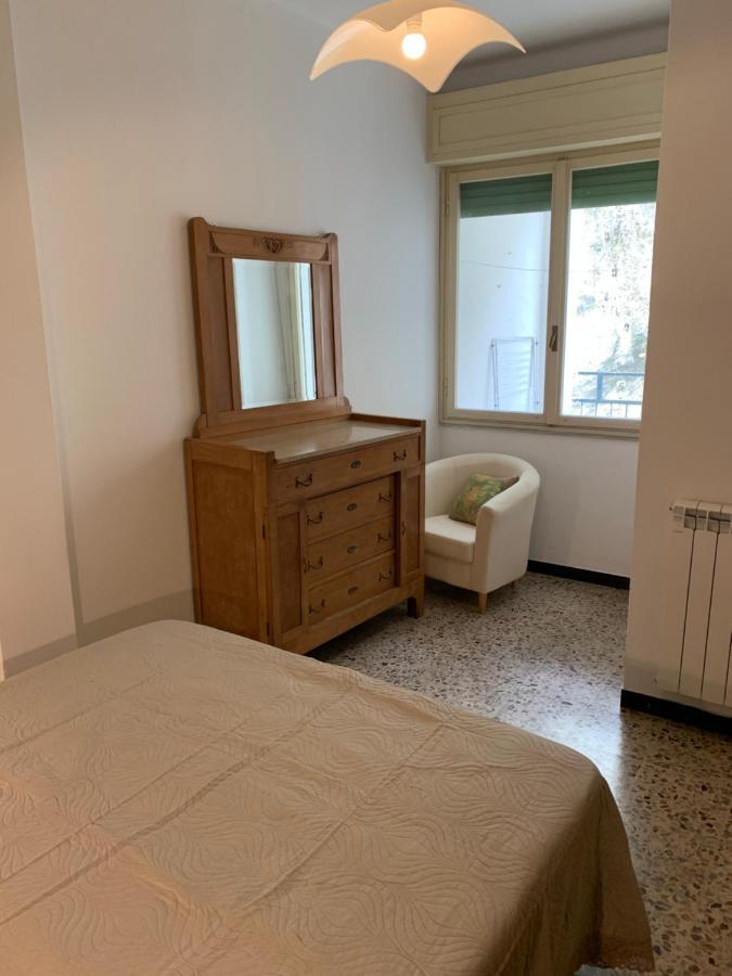 Casa Bianca 2 - Confortevole In Centro A Монеглия Екстериор снимка