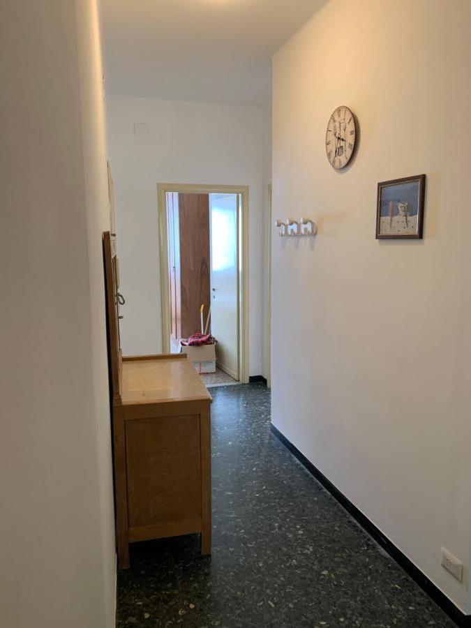 Casa Bianca 2 - Confortevole In Centro A Монеглия Екстериор снимка