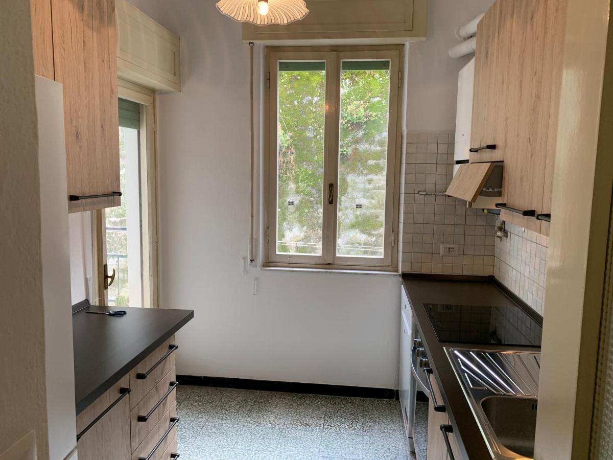 Casa Bianca 2 - Confortevole In Centro A Монеглия Екстериор снимка