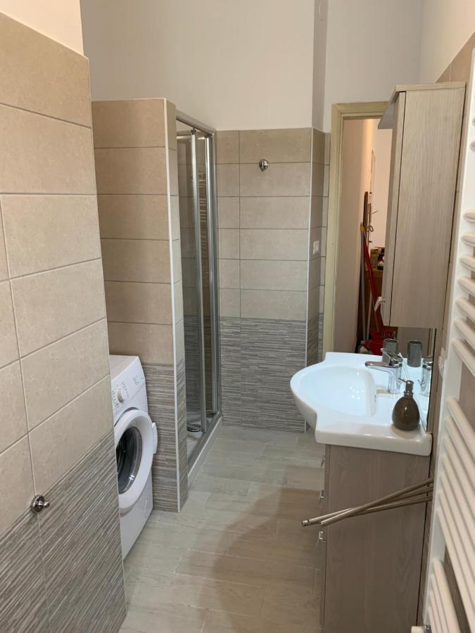 Casa Bianca 2 - Confortevole In Centro A Монеглия Екстериор снимка