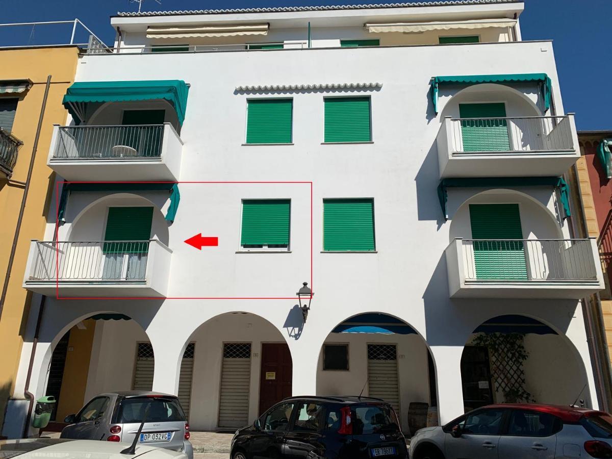 Casa Bianca 2 - Confortevole In Centro A Монеглия Екстериор снимка