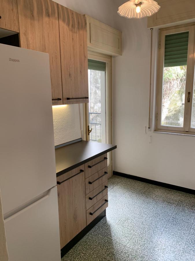 Casa Bianca 2 - Confortevole In Centro A Монеглия Екстериор снимка