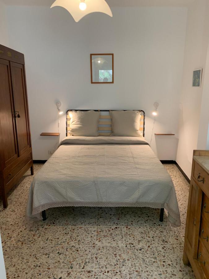 Casa Bianca 2 - Confortevole In Centro A Монеглия Екстериор снимка