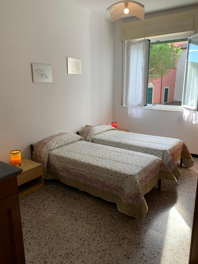 Casa Bianca 2 - Confortevole In Centro A Монеглия Екстериор снимка