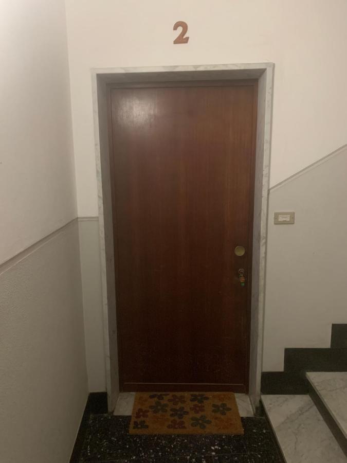 Casa Bianca 2 - Confortevole In Centro A Монеглия Екстериор снимка